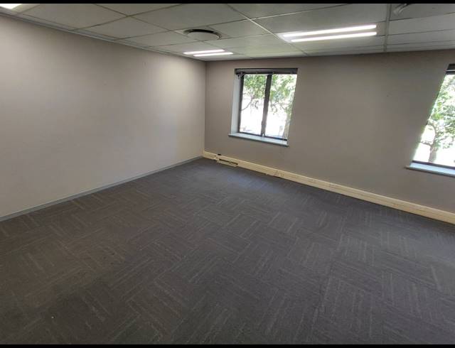 509M² OFFICE TO LET IN MAGALIESSIG